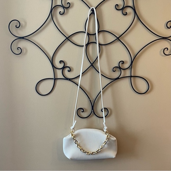 URBAN Expressions Crossbody Bag - Picture 2 of 9